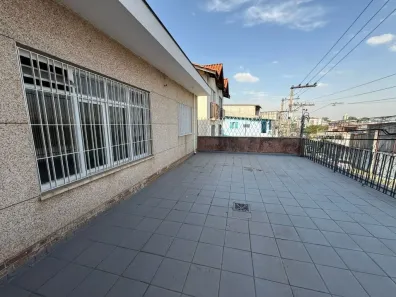 Casa com 3 Quartos para alugar, 214m² no Vila Cavaton, São Paulo