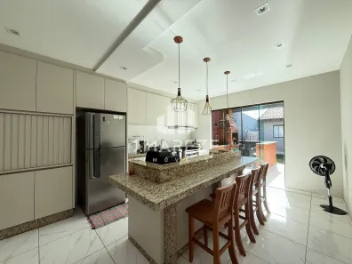 Sobrado com 3 Quartos à venda, 220m² no Jardim Vale do Sol, Apucarana