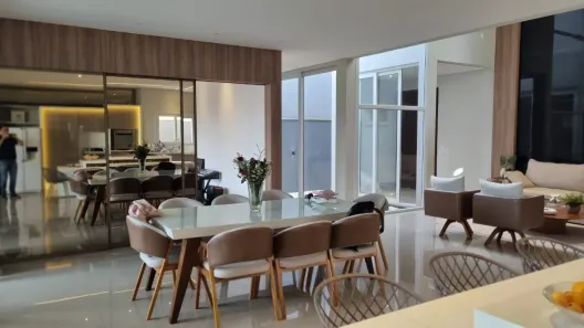 Sobrado com 4 Quartos à venda, 491m² no Zona 08, Maringá