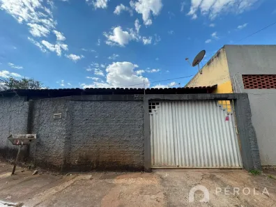 Casa com 2 Quartos para alugar, 102m² no Setor Urias Magalhães, Goiânia