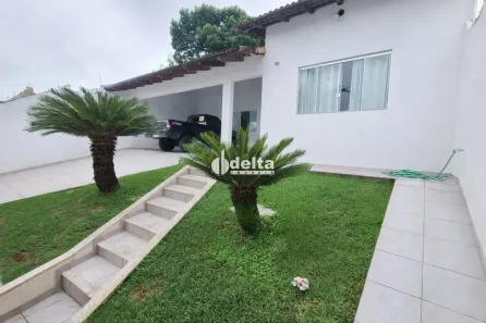 Casa com 3 Quartos à venda, 282m² no Cidade Jardim, Uberlândia