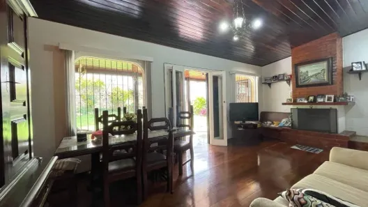 Casa com 5 Quartos à venda, 200m² no Valparaíso, Petrópolis