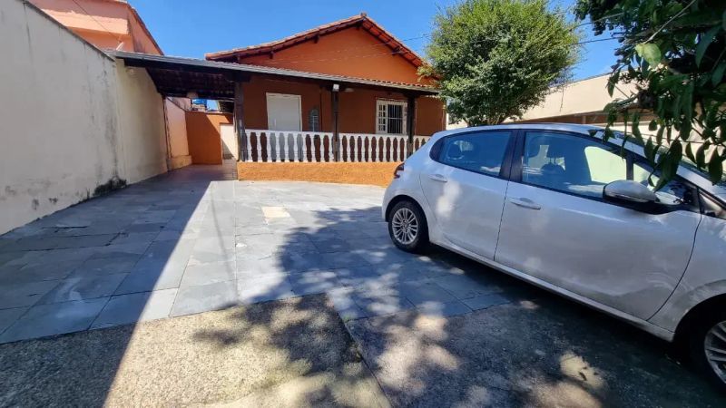 Casa com 3 quartos — Santa Mônica, Belo Horizonte