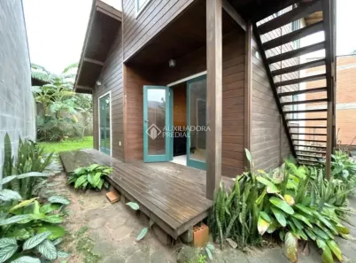 Casa com 3 Quartos para alugar, 120m² no Rio Tavares, Florianópolis