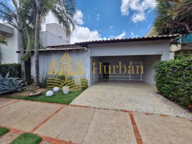 Casa com 3 Quartos para alugar, 230m² no Aclimação, Uberlândia