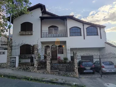 Casa com 7 Quartos à venda, 340m² no Carlos Prates, Belo Horizonte
