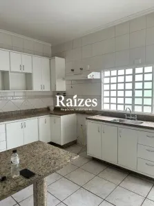 Sobrado com 3 Quartos à venda, 158m² no Planalto, Uberlândia