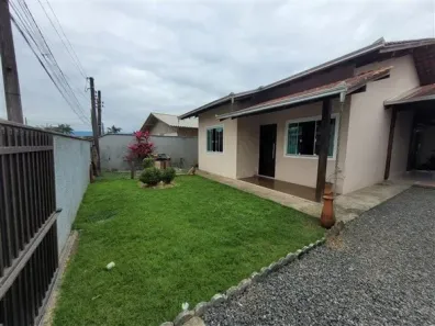 Casa com 2 Quartos para alugar, 75m² no Jardim Paraíso, Joinville