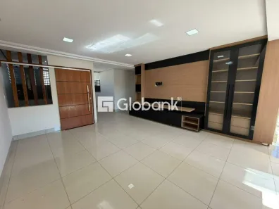 Apartamento com 3 Quartos para alugar, 100m² no Centro, Montes Claros