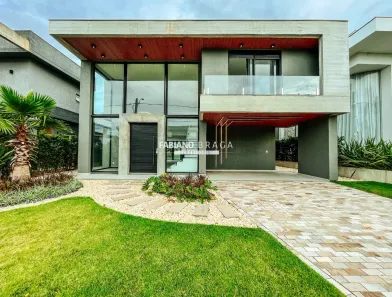 Sobrado com 6 Quartos à venda, 328m² no , Xangri-Lá