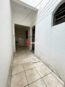Casa com 2 Quartos para alugar, 50m² no Frei Leopoldo, Belo Horizonte
