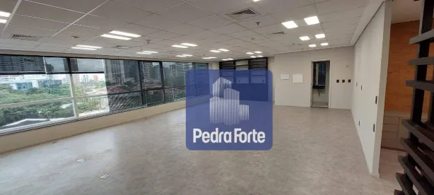 Sala Comercial para alugar, 206m² no Jardim das Acácias, São Paulo
