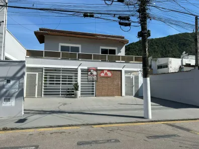 Ponto Comercial com 7 Quartos para alugar, 280m² no Centro, Caraguatatuba