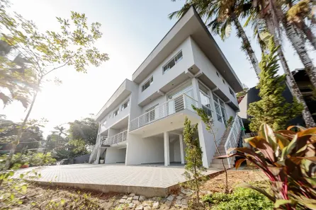 Casa de Condomínio com 3 Quartos à venda, 206m² no Glória, Joinville