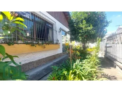 Casa de Condomínio com 3 Quartos à venda, 174m² no Braunes, Nova Friburgo