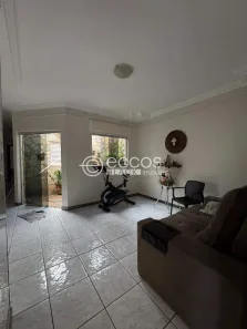 Casa com 4 Quartos à venda, 190m² no Santa Mônica, Uberlândia
