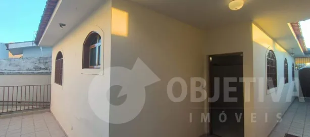 Casa com 4 Quartos para alugar, 271m² no Tabajaras, Uberlândia