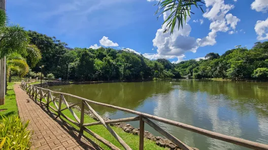 Lote/Terreno à venda, 807m² no Condomínio do Lago 2ª Etapa, Goiânia