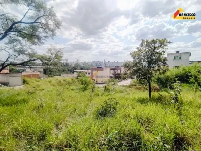 à venda, 300m² no São João de Deus, Divinópolis