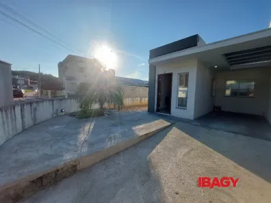 Casa com 2 Quartos para alugar, 55m² no Bela Vista, Palhoça