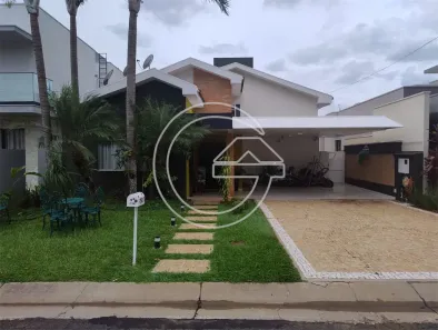 Casa com 3 Quartos para alugar, 10m² no Centro, Marília