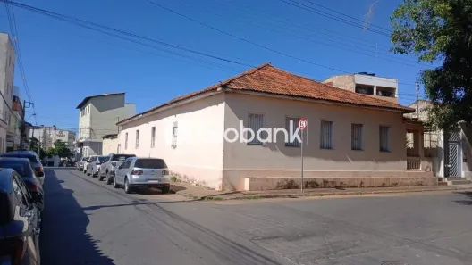 Lote/Terreno à venda, 327m² no Centro, Montes Claros