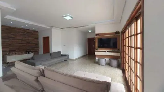 Casa com 3 Quartos à venda, 350m² no Jardim Karaíba, Uberlândia
