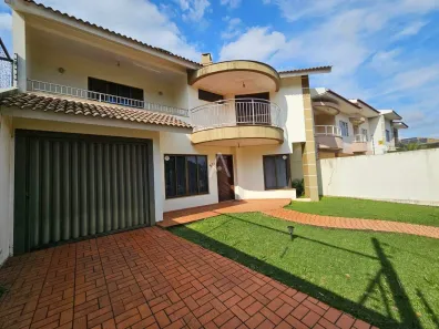 Sobrado com 3 Quartos à venda, 276m² no Centro, Cascavel