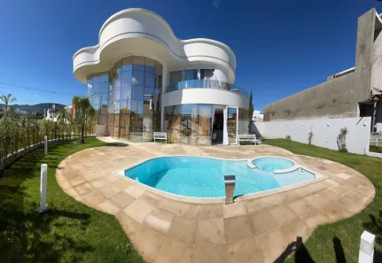 Casa de Condomínio com 4 Quartos à venda, 359m² no Camobi, Santa Maria