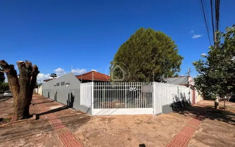 Casa com 3 Quartos à venda, 218m² no Jardim Jacy, Campo Grande