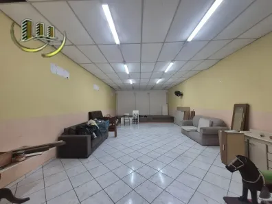 Galpão/Depósito/Armazém com 8 Quartos para alugar, 550m² no Marechal Hermes, Rio de Janeiro