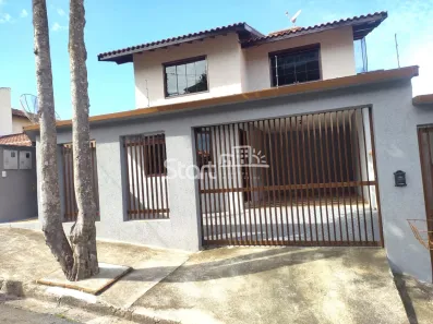 Sobrado com 3 Quartos à venda, 227m² no Jardim Ipê, Poços de Caldas