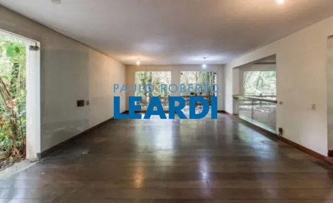 Casa com 5 Quartos para venda ou aluguel, 1300m² no Jardim dos Estados, São Paulo