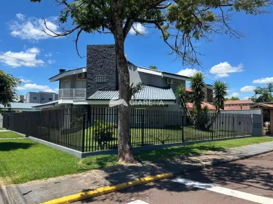 Sobrado com 3 Quartos à venda, 286m² no Jardim Coopagro, Toledo
