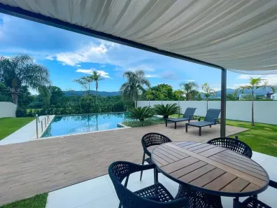 Casa de Condomínio com 4 Quartos para alugar, 450m² no Centro, Camboriú