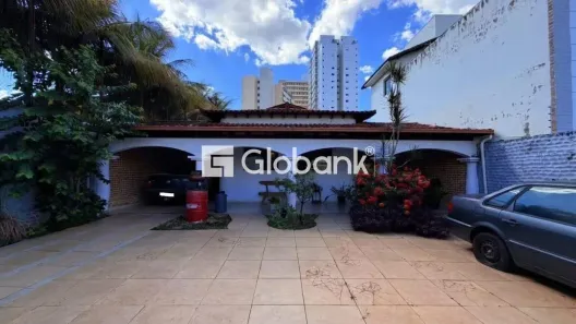 Casa com 4 Quartos à venda, 300m² no Melo, Montes Claros