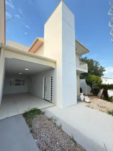 Sobrado com 3 Quartos à venda, 245m² no Chácara dos Pinheiros, Cuiabá