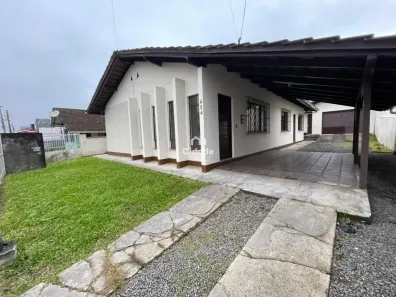 Casa com 3 Quartos para alugar, 120m² no Centro, Jaraguá do Sul