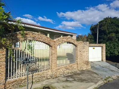 Casa com 3 Quartos para alugar, 340m² no Santo Inácio, Curitiba