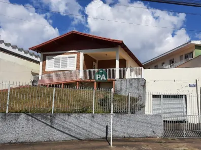 Casa com 3 Quartos à venda, 200m² no Vila Togni, Poços de Caldas