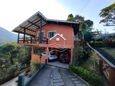 Casa de Condomínio com 4 Quartos à venda, 217m² no Itaipava, Petrópolis
