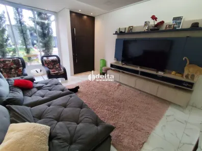 Casa de Condomínio com 3 Quartos para alugar, 251m² no Novo Mundo, Uberlândia
