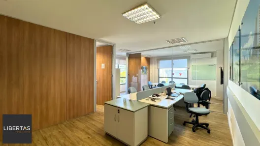 Sala Comercial à venda, 57m² no Três Figueiras, Porto Alegre