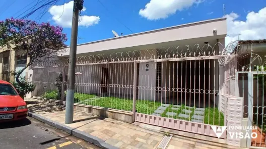 Casa com 3 Quartos para alugar, 230m² no Vila Maria Helena, Uberaba