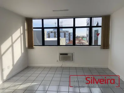Sala Comercial à venda, 34m² no Passo da Areia, Porto Alegre
