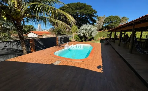 Casa com 4 Quartos para alugar, 367m² no Cidade Jardim, Uberlândia