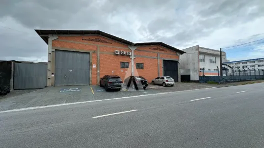 Galpão/Depósito/Armazém à venda, 682m² no Iririú, Joinville
