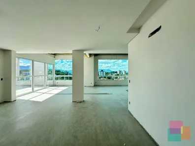 Cobertura com 3 Quartos à venda, 208m² no Bom Retiro, Joinville