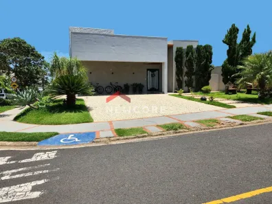 Casa de Condomínio com 3 Quartos à venda, 234m² no Aclimação, Uberlândia