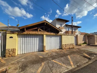 Casa com 3 Quartos à venda, 244m² no Califórnia, Londrina